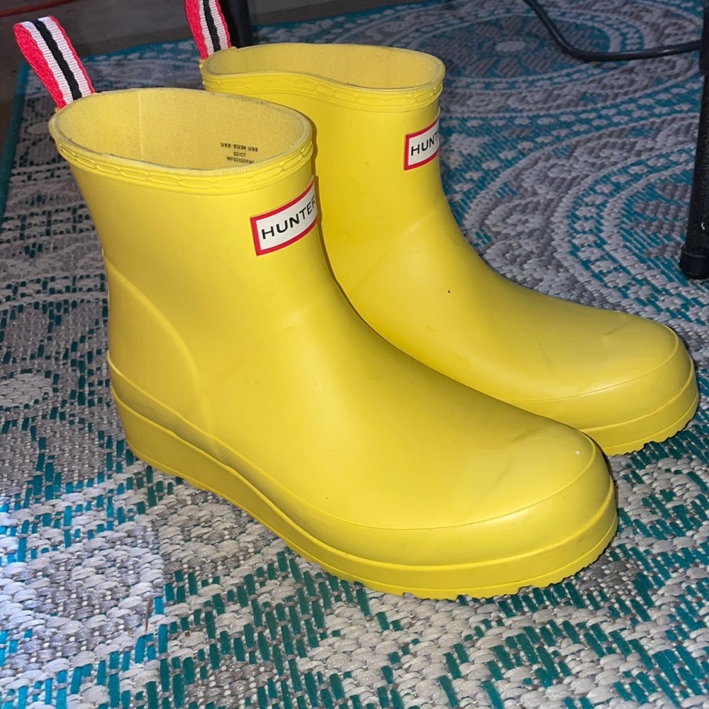 Short Yellow Hunter rain boots